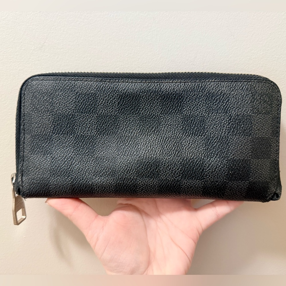Authentic Louis Vuitton - Damier Graphite Zippy Wallet